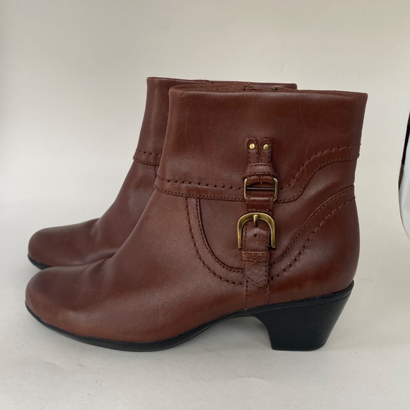 Clarks Leather Ankle Boots with Inseam Zipper - Size 7M - Picture 6 of 9